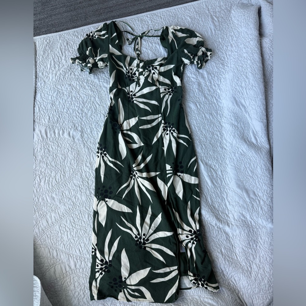 Elegant Leaf Print Midi Dress in Green and White